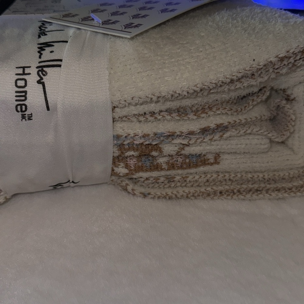 Nicole Miller Home Twin Chenille Gingerbread House Blanket NWT - Picture 5 of 8